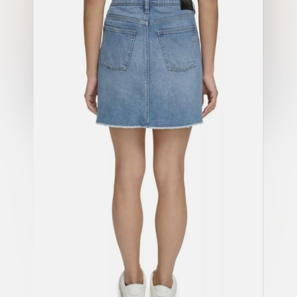 💖NWT Woman Size 10 DKNY Denim Skirt 💖 - Picture 3 of 8